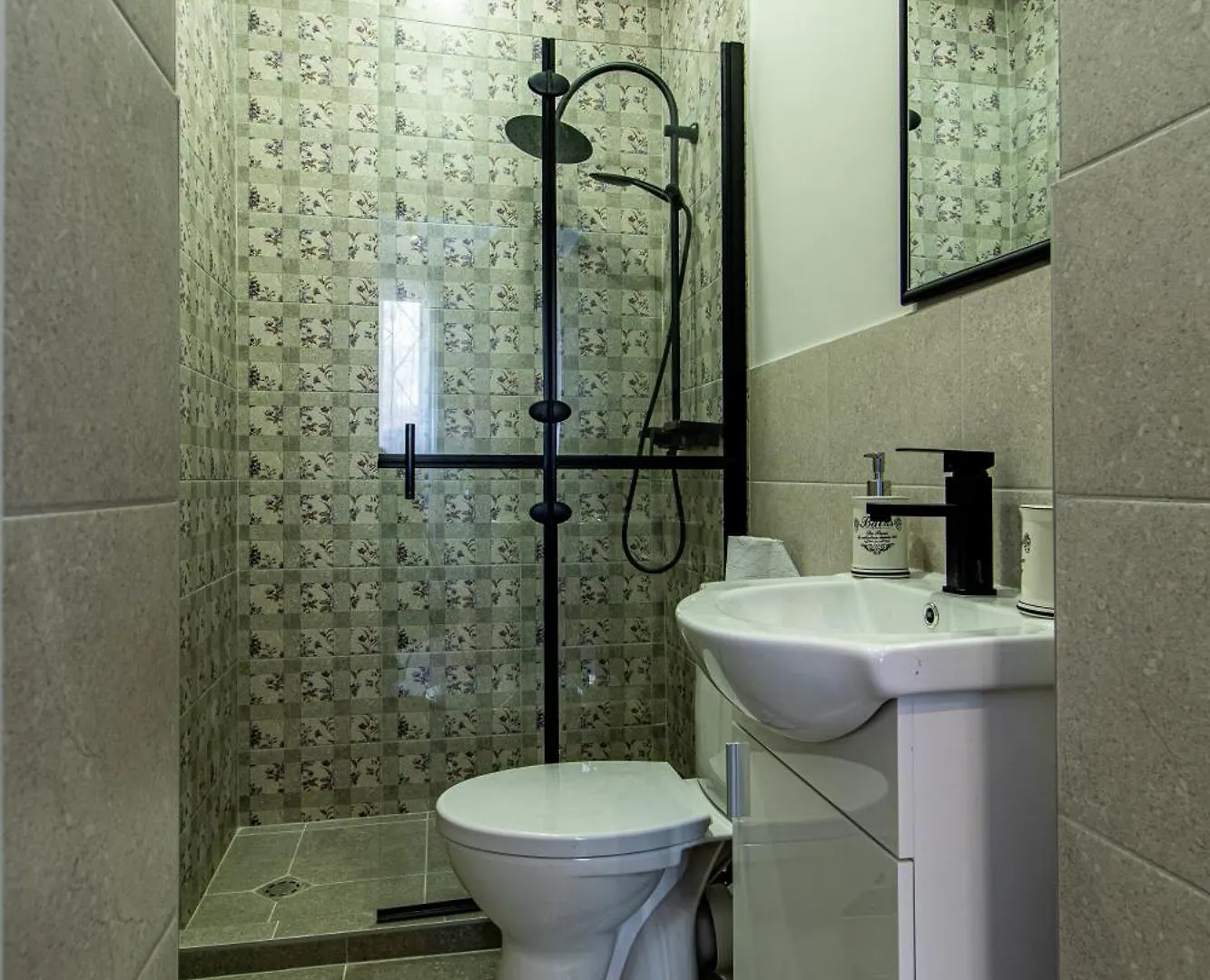 Eiffel Elegance - Stylish Sofia Apartment Bulgaria