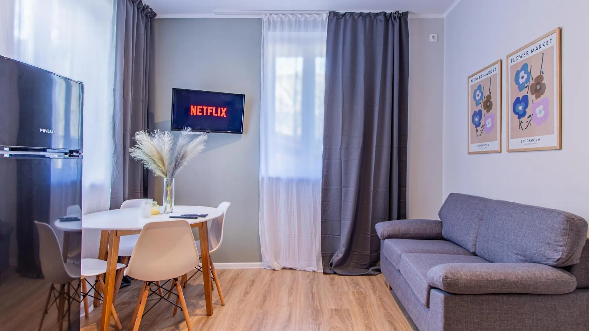 Eiffel Elegance - Stylish Sofia Apartment